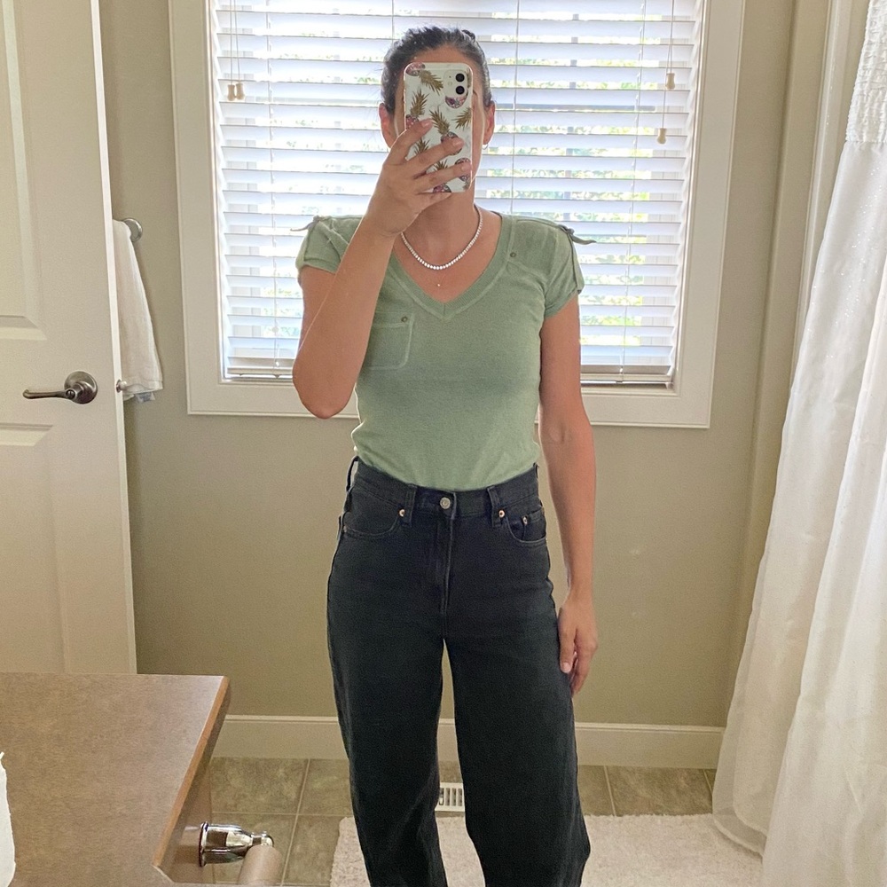 ⭐️ GAP Green Short Sleeve V-neck Sweater XS